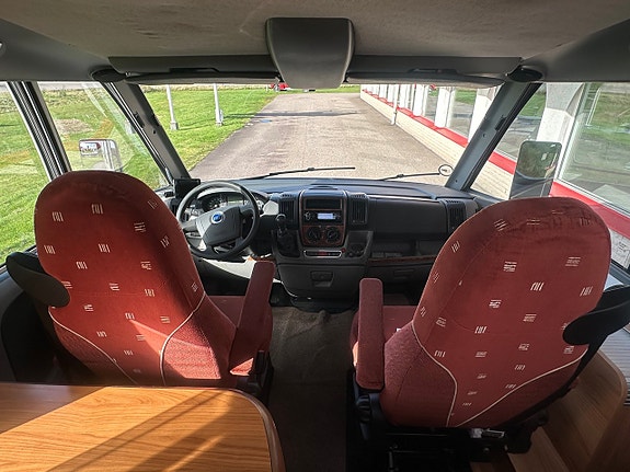 Bürstner Elegance i 710 ALDE Långbädd 3.0 D Helintegrerad Dieselvärmare 24 of 30