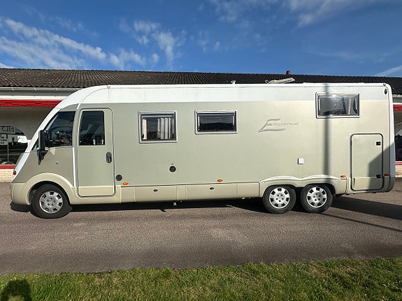 Bürstner Elegance i 710 ALDE Långbädd 3.0 D Helintegrerad Dieselvärmare 2 of 30