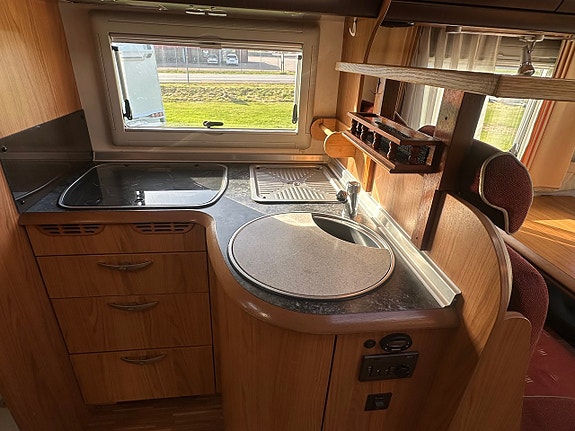 Bürstner Elegance i 710 ALDE Långbädd 3.0 D Helintegrerad Dieselvärmare 6 of 30
