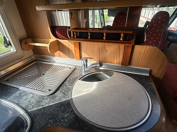 Bürstner Elegance i 710 ALDE Långbädd 3.0 D Helintegrerad Dieselvärmare 13 of 30