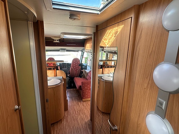 Bürstner Elegance i 710 ALDE Långbädd 3.0 D Helintegrerad Dieselvärmare 18 of 30