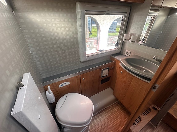 Bürstner Elegance i 710 ALDE Långbädd 3.0 D Helintegrerad Dieselvärmare 14 of 30
