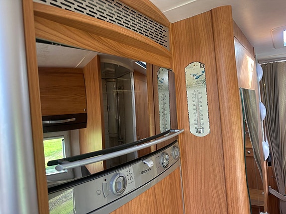 Bürstner Elegance i 710 ALDE Långbädd 3.0 D Helintegrerad Dieselvärmare 9 of 30