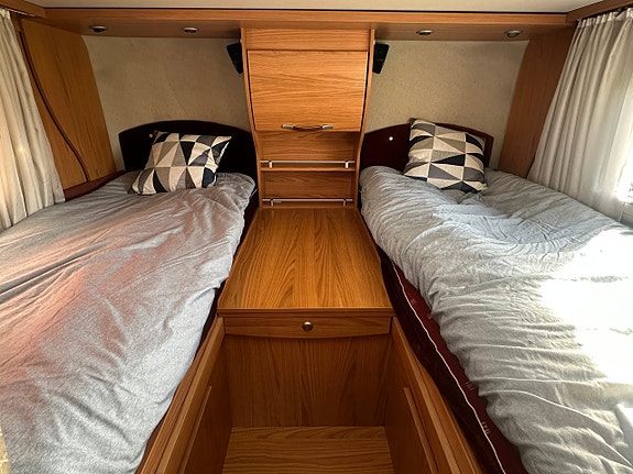 Bürstner Elegance i 710 ALDE Långbädd 3.0 D Helintegrerad Dieselvärmare 8 of 30