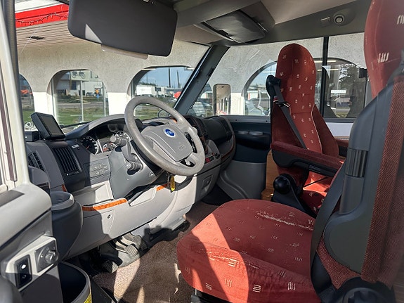 Bürstner Elegance i 710 ALDE Långbädd 3.0 D Helintegrerad Dieselvärmare 19 of 30