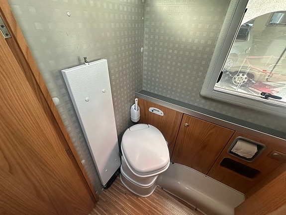 Bürstner Elegance i 710 ALDE Långbädd 3.0 D Helintegrerad Dieselvärmare 20 of 30