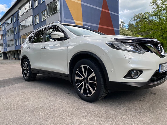 Nissan X-Trail 3 of 5