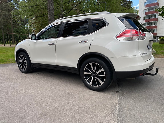 Nissan X-Trail 2 of 5