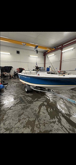 Boston Whaler Rage15 3 of 7