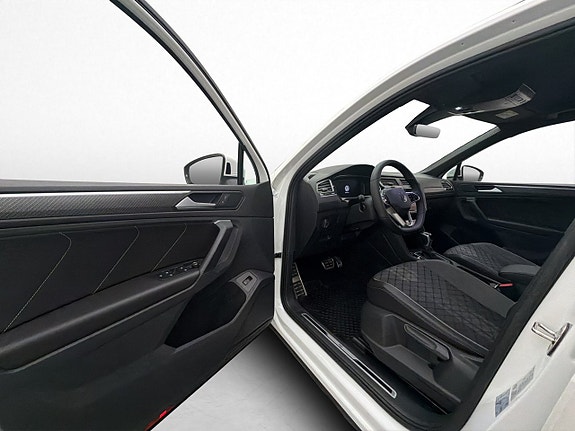 Volkswagen Tiguan 12 of 30