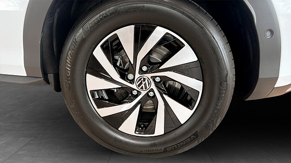 Volkswagen T-Roc 8 of 13