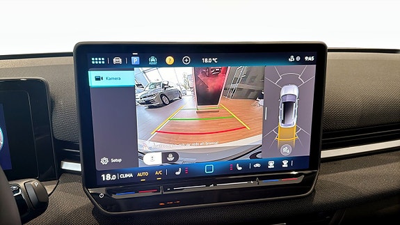 Volkswagen T-Roc 10 of 13