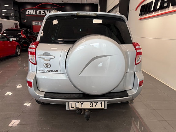 Toyota RAV4 11 of 12