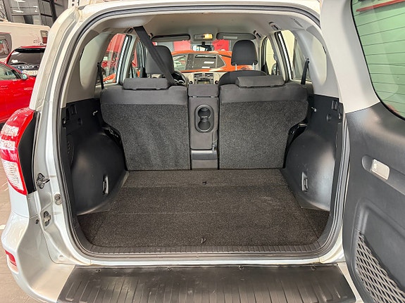 Toyota RAV4 10 of 12