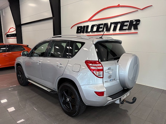 Toyota RAV4 5 of 12