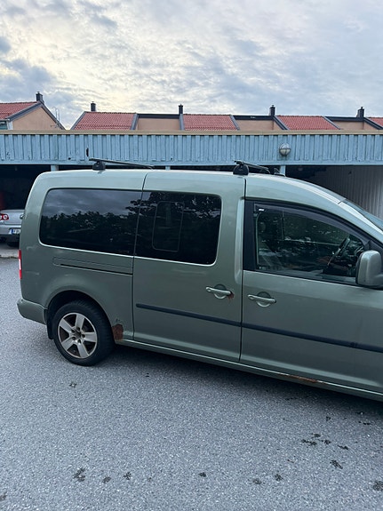 Volkswagen Caddy Maxi 3 of 5