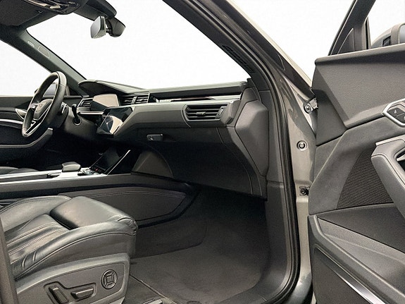 Audi Q8 e-tron 14 of 30
