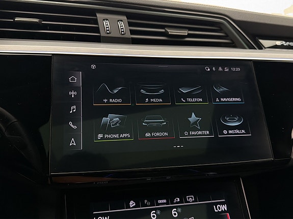 Audi Q8 e-tron 27 of 30