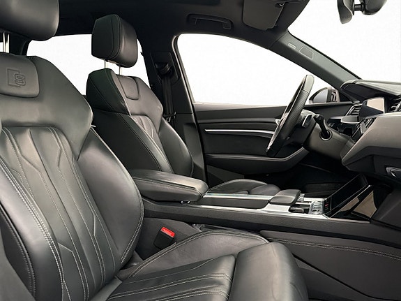 Audi Q8 e-tron 13 of 30
