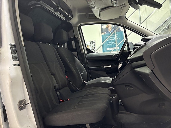 Ford Transit Connect 17 of 25