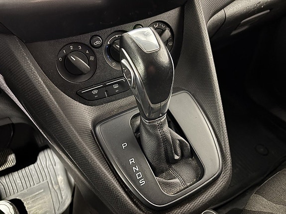 Ford Transit Connect 10 of 25