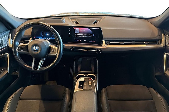 BMW iX1 11 of 22