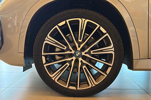 BMW iX1 22 of 22
