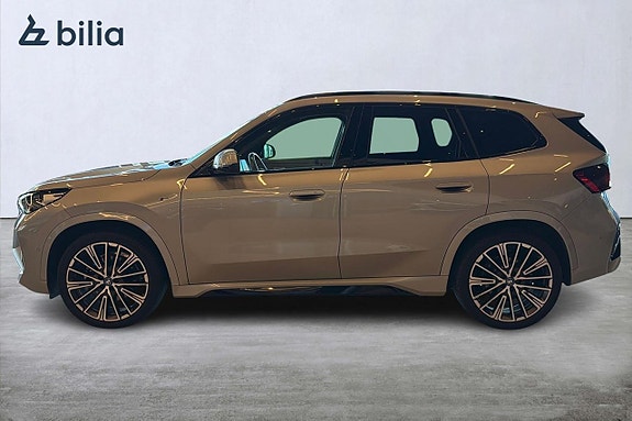 BMW iX1 7 of 22