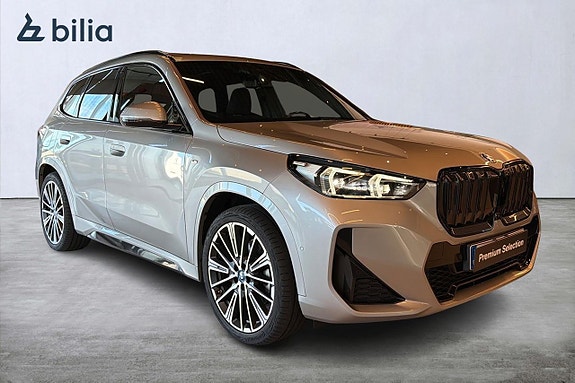 BMW iX1 2 of 22