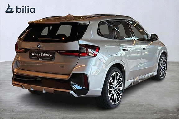 BMW iX1 4 of 22
