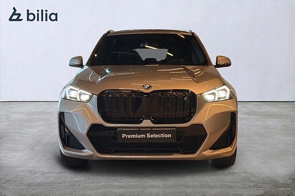 BMW iX1 9 of 22