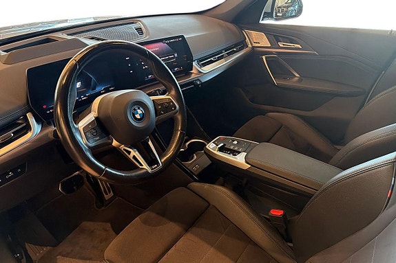 BMW iX1 10 of 22