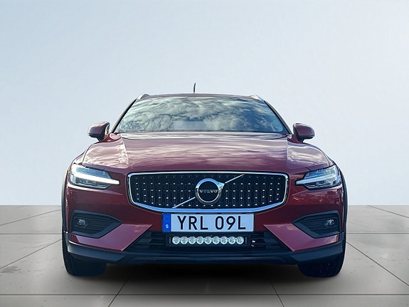 Volvo V60 Cross Country 2 of 24