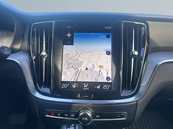 Volvo V60 Cross Country 11 of 24