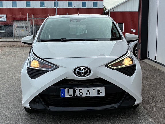 Toyota Aygo 2 of 13