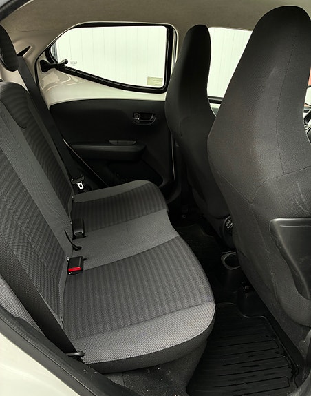 Toyota Aygo 8 of 13