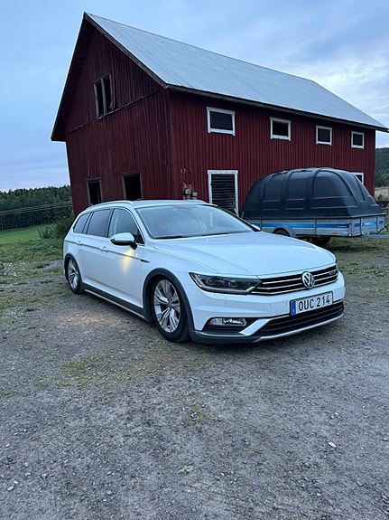 Volkswagen Passat Alltrack 4 of 6