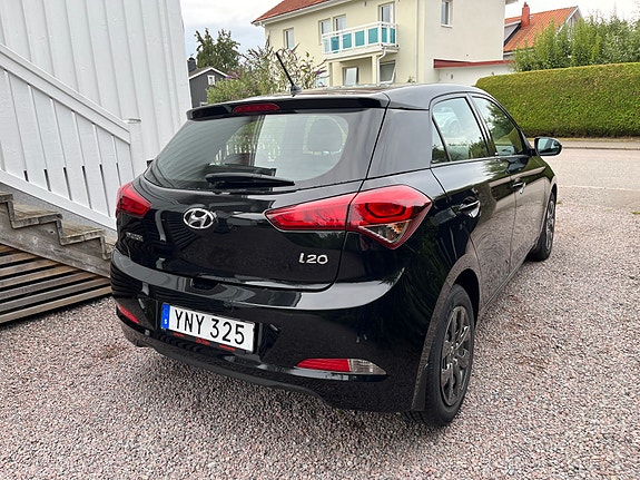 Hyundai i20 3 of 12
