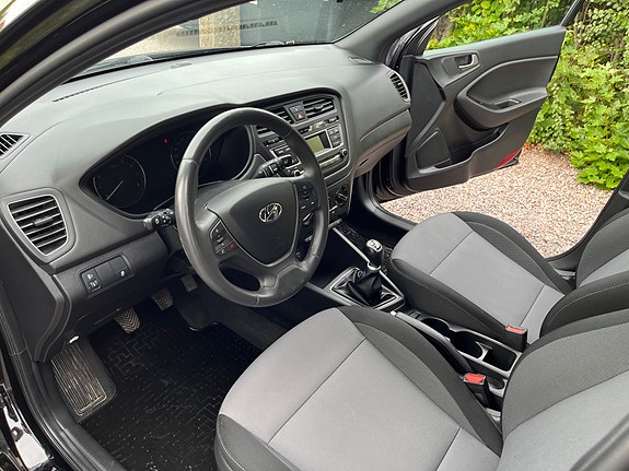 Hyundai i20 8 of 12