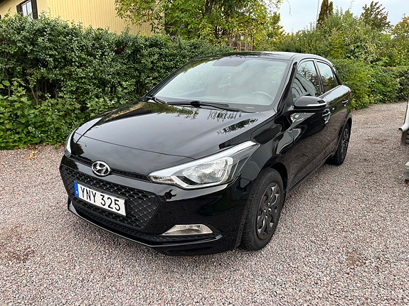 Hyundai i20 2 of 12