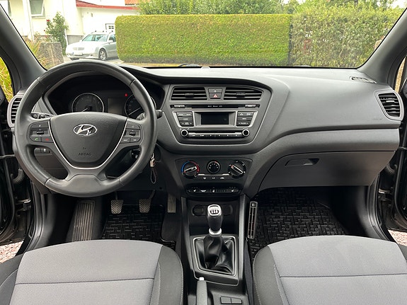 Hyundai i20 7 of 12