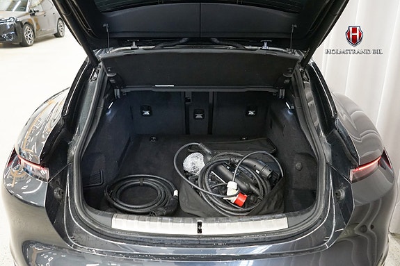 Porsche Taycan 30 of 30