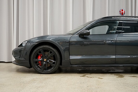 Porsche Taycan 7 of 30