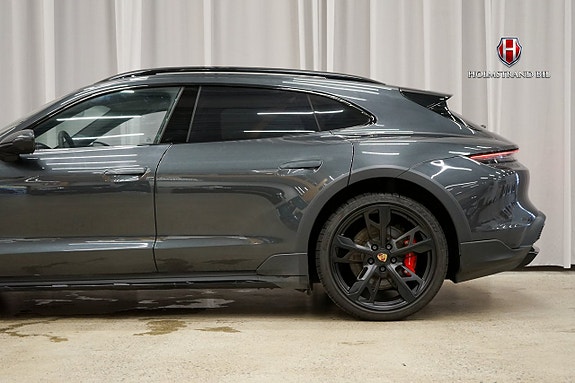 Porsche Taycan 8 of 30