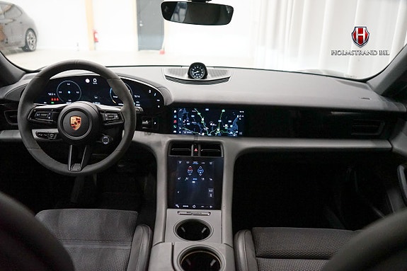 Porsche Taycan 15 of 30