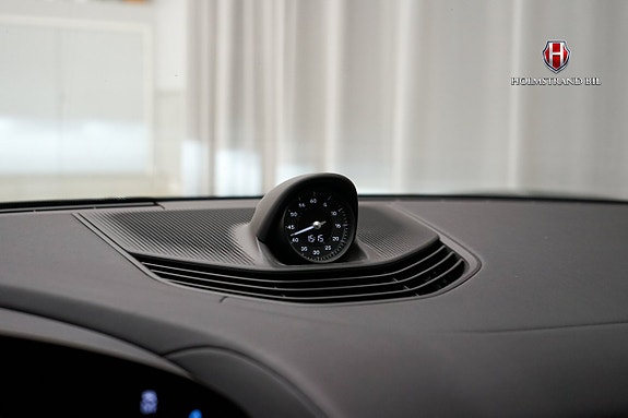Porsche Taycan 24 of 30