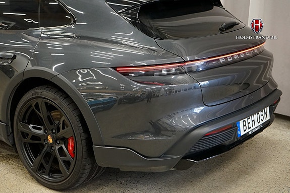 Porsche Taycan 9 of 30