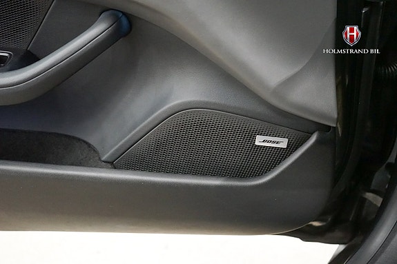Porsche Taycan 29 of 30