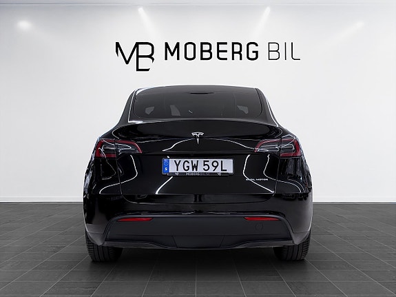 Tesla Model Y 7 of 19