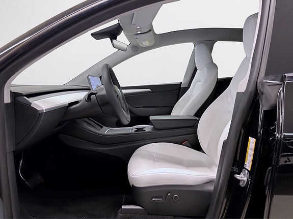 Tesla Model Y 14 of 19